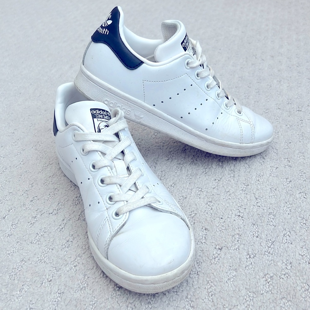Navy Stan Smith size 5 GUC